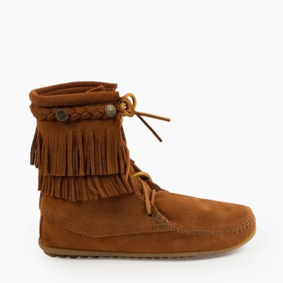 minnetonka double fringe tramper boot